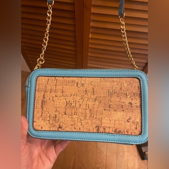 Boho Relove: Ann Klein Green+ Gold Cork Camera Crossbody *MINT* - Picture 3 of 7